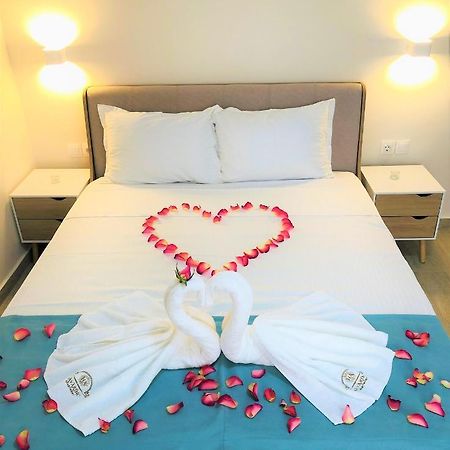 Navarino Luxe Suites With Sea View Peraia  ภายนอก รูปภาพ