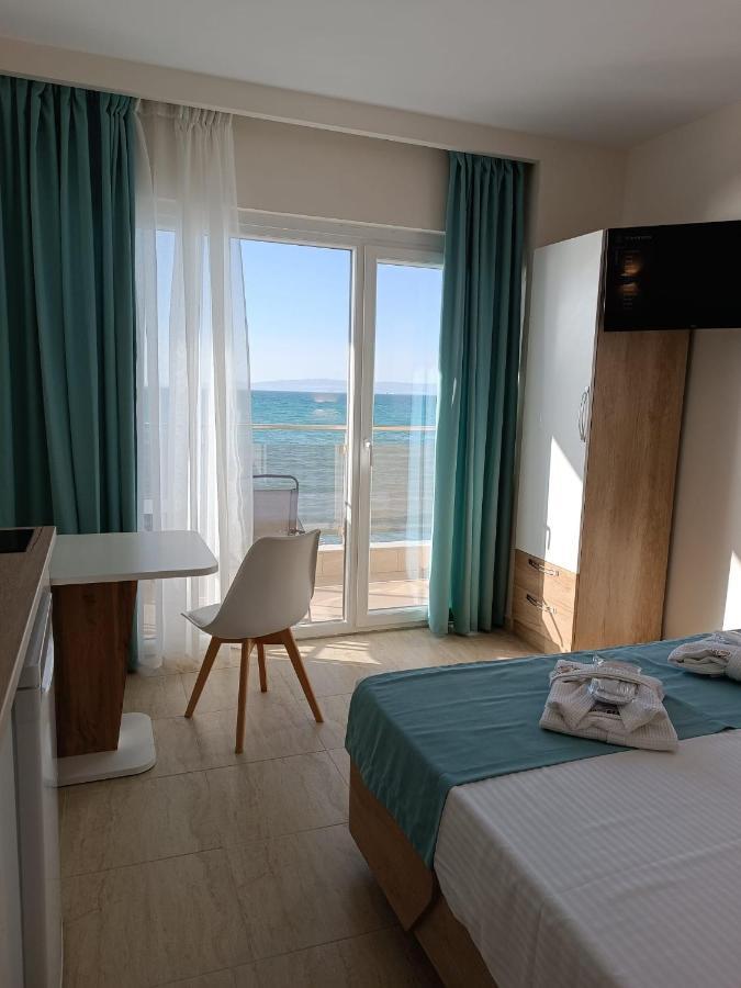 Navarino Luxe Suites With Sea View Peraia  ภายนอก รูปภาพ