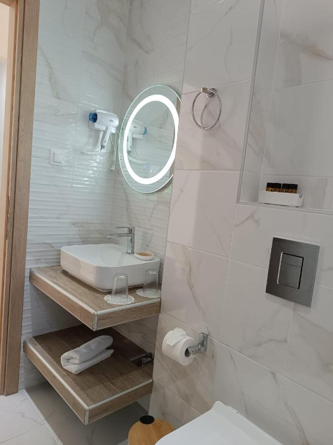 Navarino Luxe Suites With Sea View Peraia  ภายนอก รูปภาพ